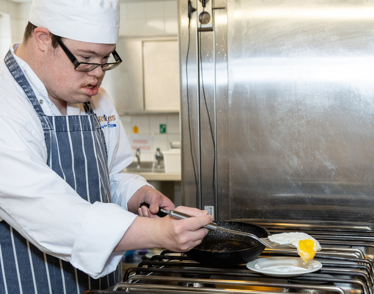 Crumbs trainee Mark frying eggs